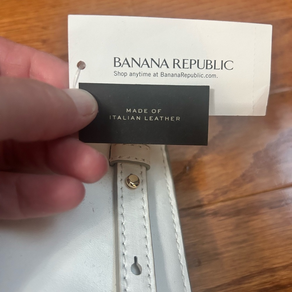 Banana Republic Leather Crossbody Bag - Picture 6 of 6